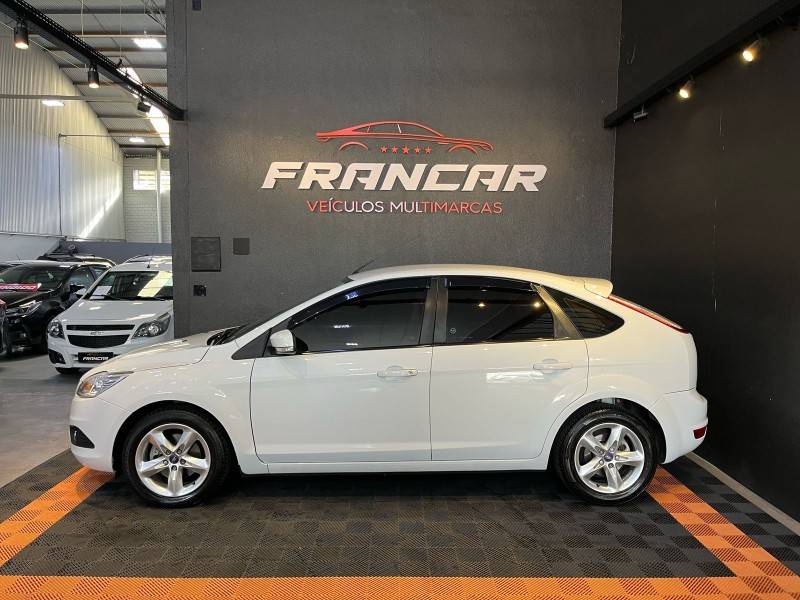 FORD - FOCUS - 2013/2013 - Branca - R$ 47.900,00
