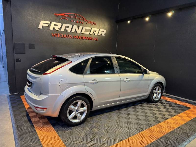 FORD - FOCUS - 2011/2012 - Prata - R$ 42.900,00
