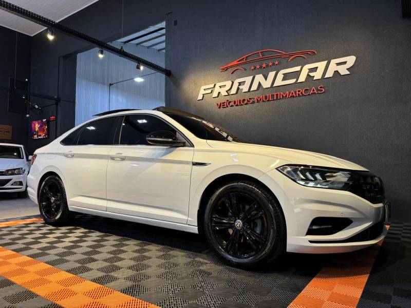 VOLKSWAGEN - JETTA - 2020/2020 - Branca - R$ 132.900,00