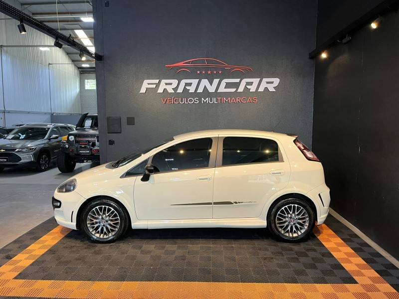 FIAT - PUNTO - 2013/2014 - Branca - R$ 49.900,00