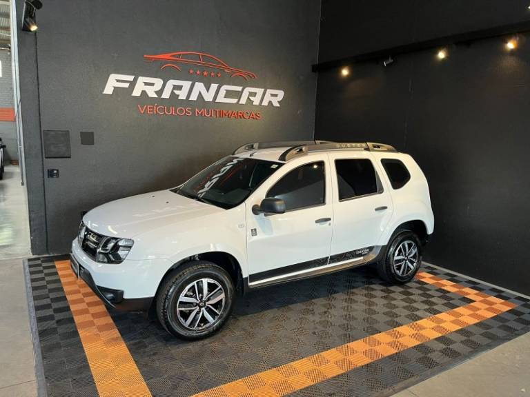 RENAULT - DUSTER - 2017/2018 - Branca - R$ 73.900,00