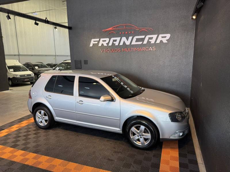 VOLKSWAGEN - GOLF - 2011/2011 - Prata - R$ 53.900,00
