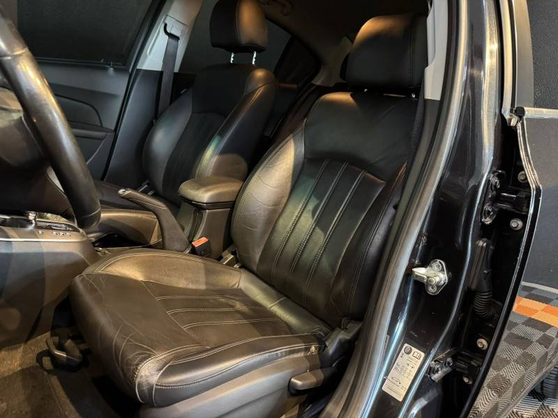 CHEVROLET - CRUZE - 2013/2013 - Preta - R$ 61.900,00