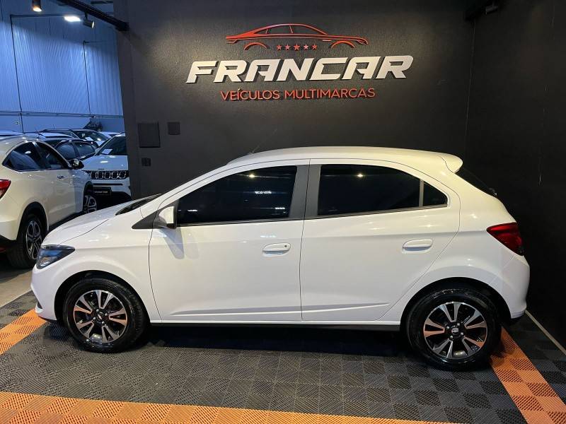 CHEVROLET - ONIX - 2015/2015 - Branca - R$ 57.900,00