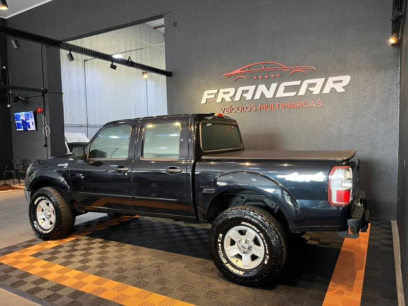 FORD - RANGER - 2010/2011 - Preta - R$ 81.900,00
