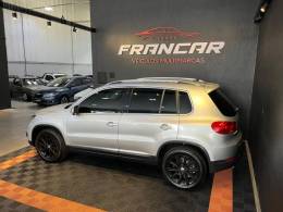 VOLKSWAGEN - TIGUAN - 2011/2012 - Prata - R$ 51.900,00
