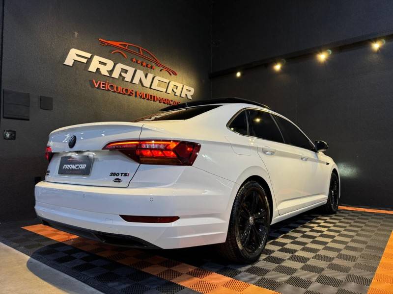 VOLKSWAGEN - JETTA - 2020/2020 - Branca - R$ 132.900,00