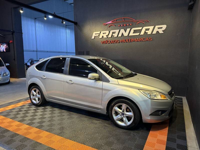 FORD - FOCUS - 2011/2012 - Prata - R$ 42.900,00