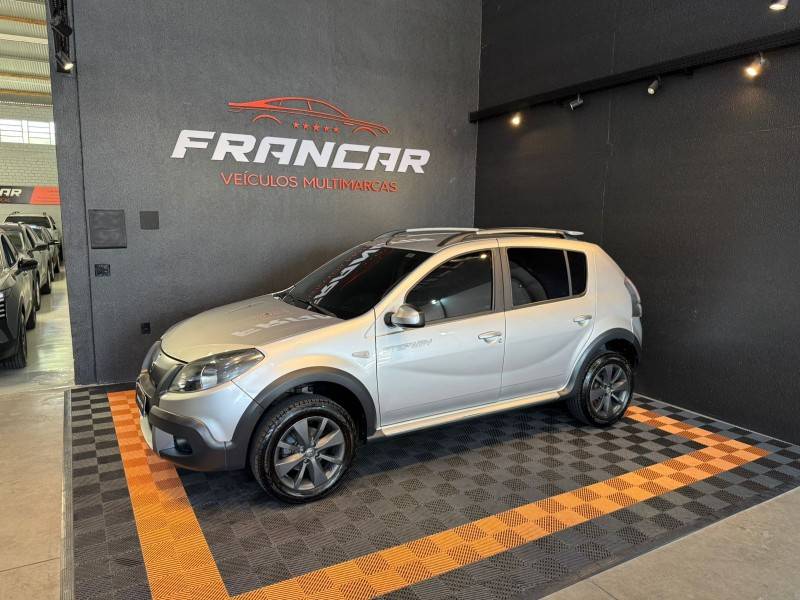 RENAULT - SANDERO - 2012/2012 - Prata - R$ 39.900,00