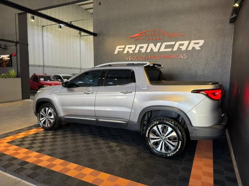 FIAT - TORO - 2021/2022 - Prata - R$ 133.900,00