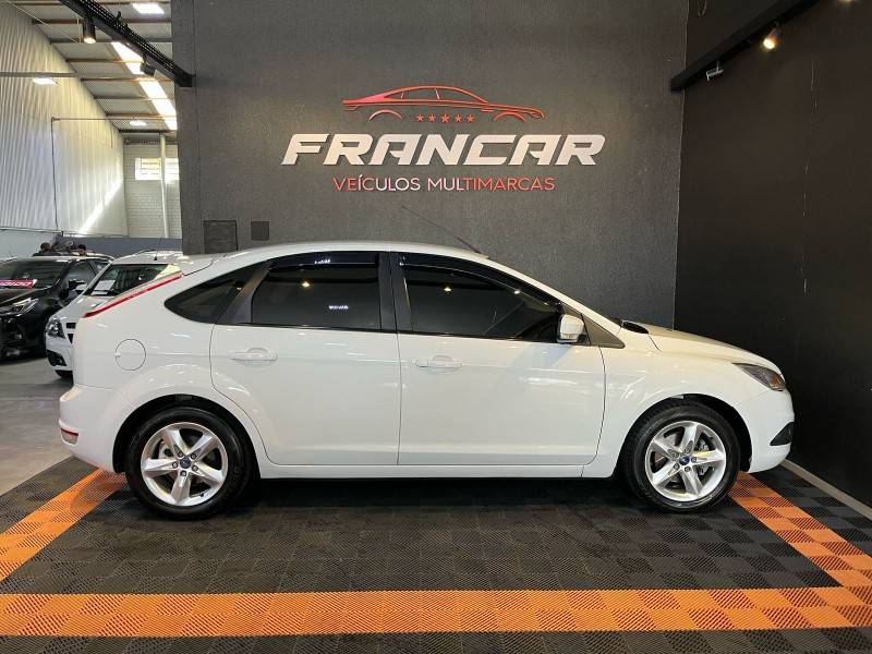 FORD - FOCUS - 2013/2013 - Branca - R$ 47.900,00