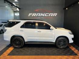 TOYOTA - HILUX SW4 - 2014/2014 - Branca - R$ 145.900,00