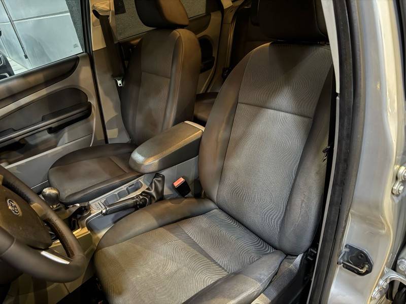 FORD - FOCUS - 2011/2012 - Prata - R$ 42.900,00