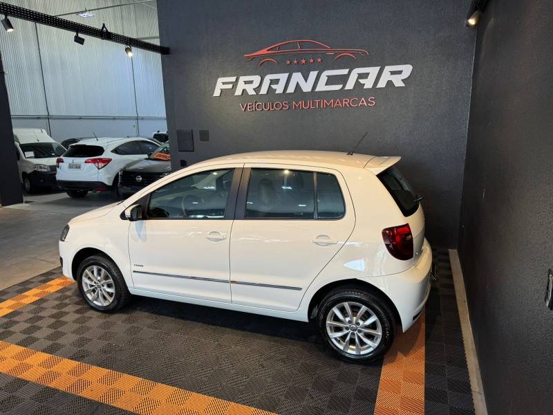 VOLKSWAGEN - FOX - 2012/2013 - Branca - R$ 44.900,00