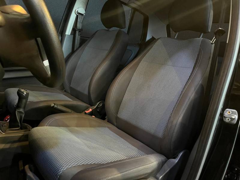 VOLKSWAGEN - FOX - 2012/2013 - Preta - R$ 42.900,00