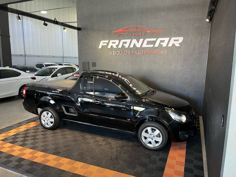 CHEVROLET - MONTANA - 2011/2012 - Preta - R$ 38.900,00