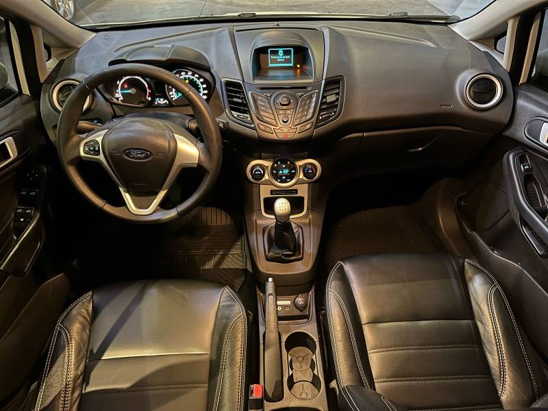 FORD - FIESTA - 2017/2017 - Branca - R$ 58.900,00