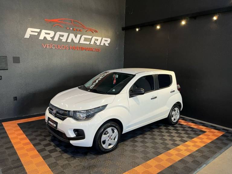 FIAT - MOBI - 2018/2019 - Branca - R$ 43.900,00