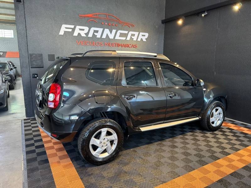 RENAULT - DUSTER - 2011/2012 - Preta - R$ 53.900,00