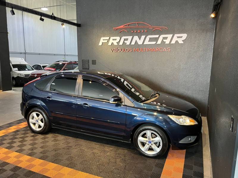 FORD - FOCUS - 2012/2013 - Azul - R$ 41.900,00