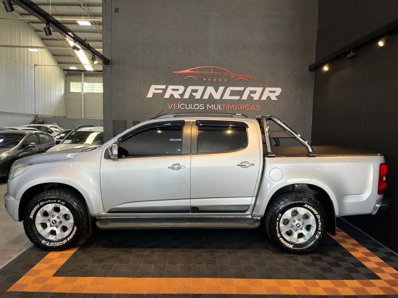 CHEVROLET - S10 - 2013/2014 - Prata - R$ 104.900,00