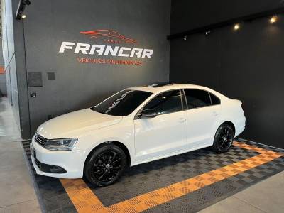 VOLKSWAGEN - JETTA - 2012/2012 - Branca - R$ 63.900,00