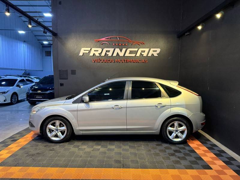 FORD - FOCUS - 2011/2012 - Prata - R$ 42.900,00