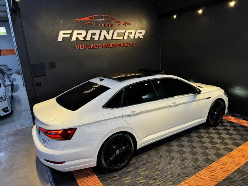 VOLKSWAGEN - JETTA - 2020/2020 - Branca - R$ 132.900,00