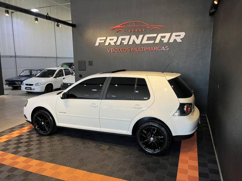 VOLKSWAGEN - GOLF - 2011/2012 - Branca - R$ 59.900,00