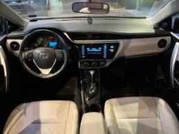 TOYOTA - COROLLA - 2017/2018 - Prata - R$ 91.900,00