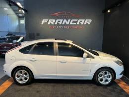 FORD - FOCUS - 2012/2013 - Branca - R$ 57.900,00