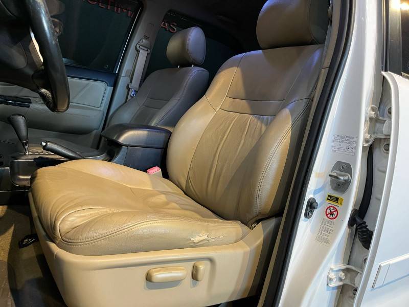 TOYOTA - HILUX SW4 - 2014/2014 - Branca - R$ 145.900,00