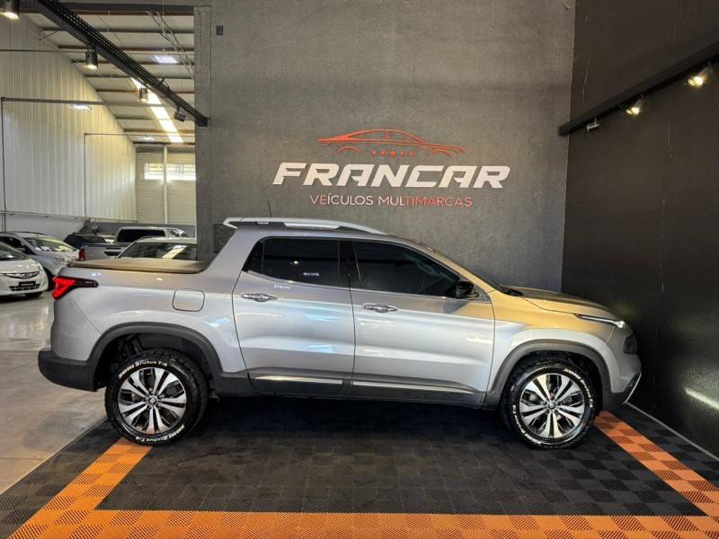 FIAT - TORO - 2021/2022 - Prata - R$ 133.900,00
