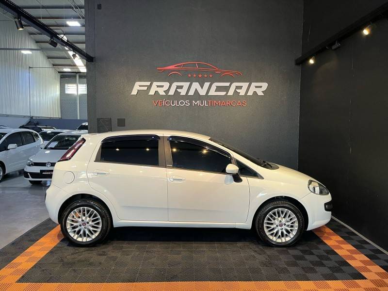 FIAT - PUNTO - 2012/2013 - Branca - R$ 43.900,00