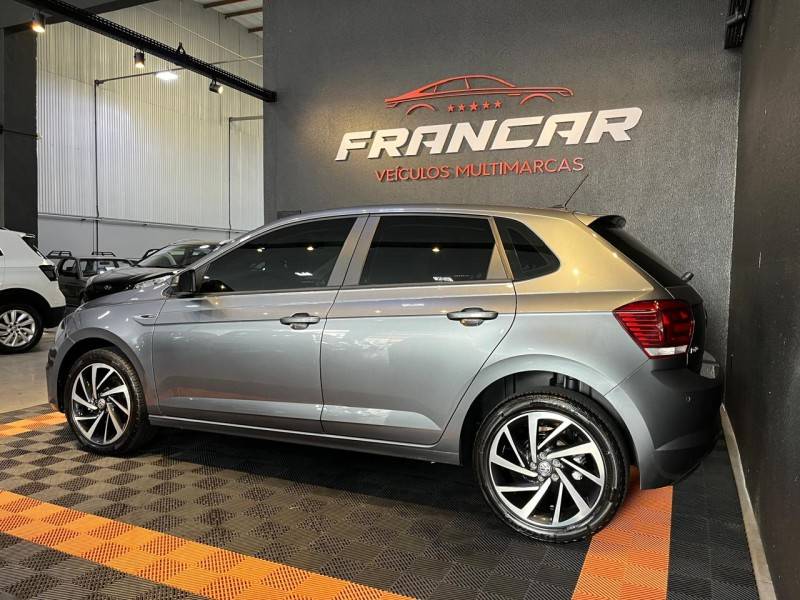 VOLKSWAGEN - POLO - 2021/2022 - Cinza - R$ 95.900,00