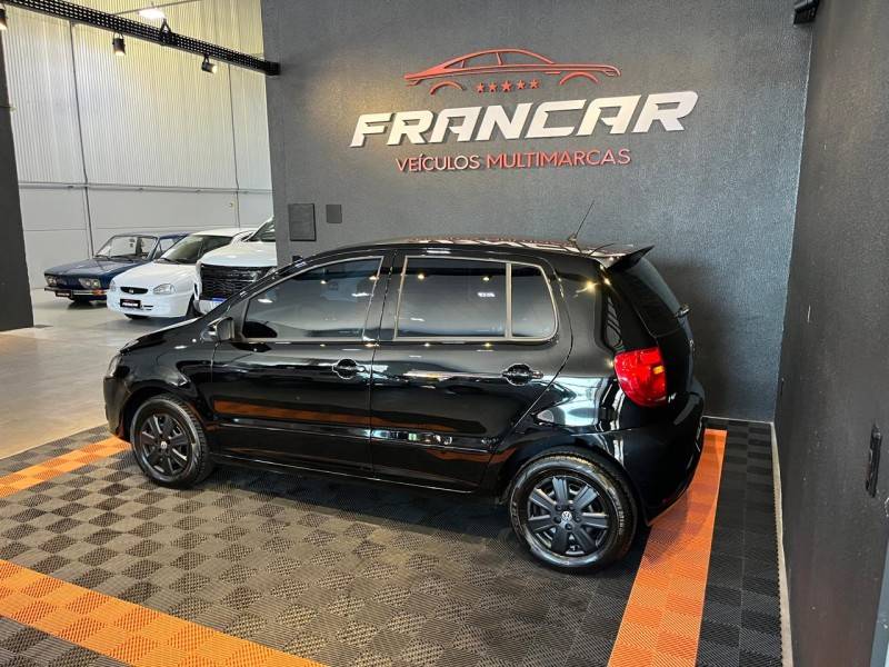 VOLKSWAGEN - FOX - 2012/2013 - Preta - R$ 42.900,00