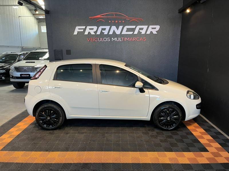 FIAT - PUNTO - 2013/2013 - Branca - R$ 42.900,00