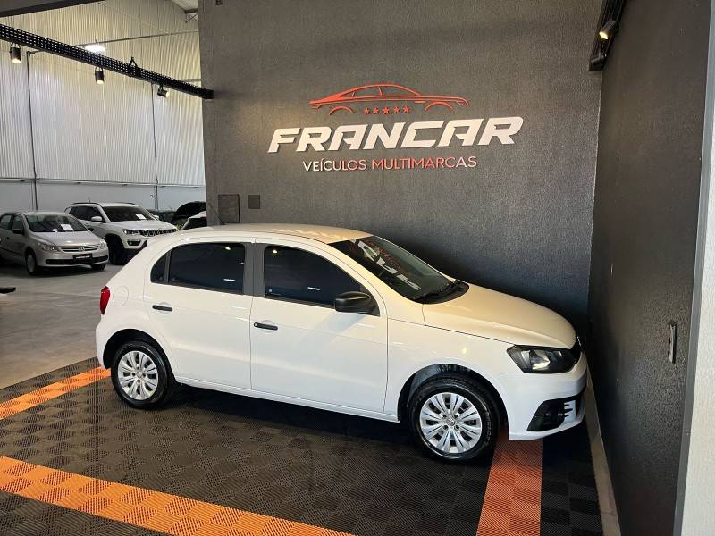 VOLKSWAGEN - GOL - 2016/2017 - Branca - R$ 44.900,00