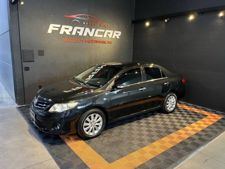 TOYOTA - COROLLA - 2012/2013 - Preta - R$ 76.900,00
