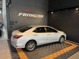 TOYOTA - COROLLA - 2017/2018 - Prata - R$ 89.900,00