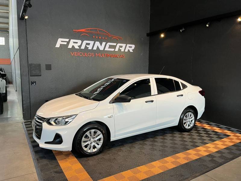CHEVROLET - ONIX - 2020/2020 - Branca - R$ 66.900,00