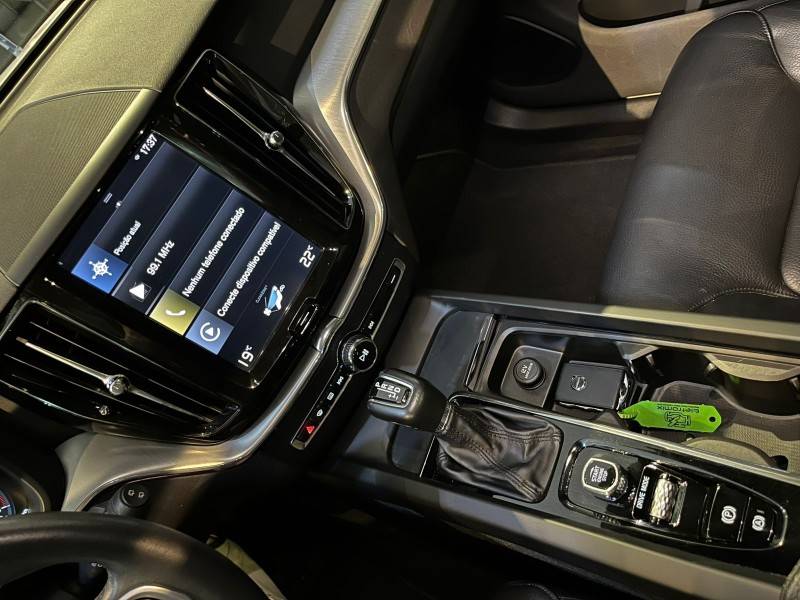VOLVO - XC60 - 2019/2020 - Branca - R$ 182.900,00