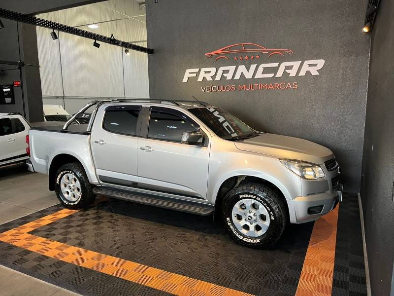 CHEVROLET - S10 - 2013/2014 - Prata - R$ 104.900,00