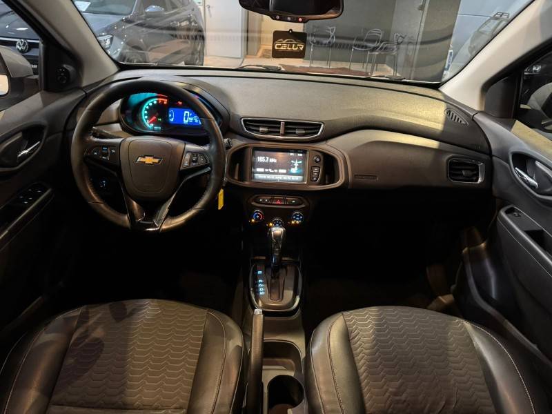 CHEVROLET - ONIX - 2017/2018 - Prata - R$ 70.900,00