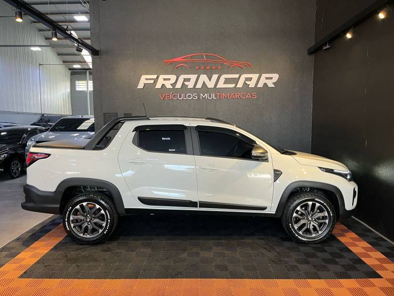FIAT - STRADA - 2023/2024 - Branca - R$ 129.900,00