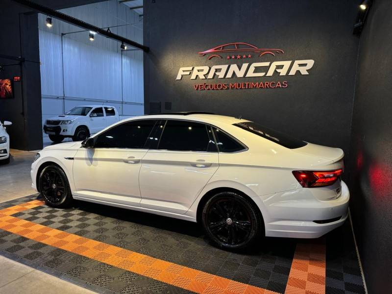 VOLKSWAGEN - JETTA - 2020/2020 - Branca - R$ 132.900,00