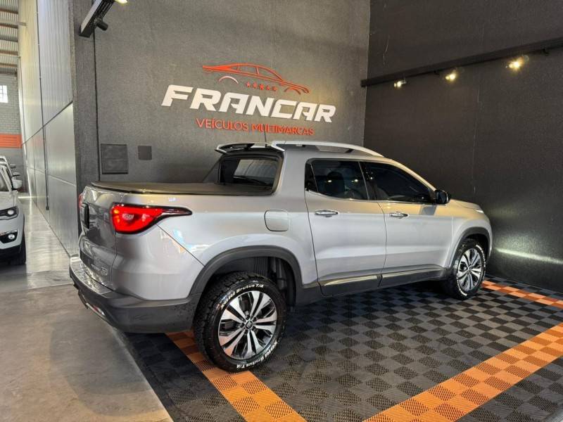 FIAT - TORO - 2021/2022 - Prata - R$ 133.900,00