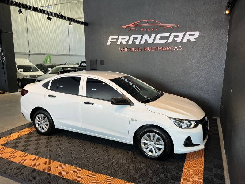 CHEVROLET - ONIX - 2020/2020 - Branca - R$ 66.900,00