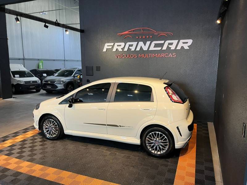 FIAT - PUNTO - 2013/2014 - Branca - R$ 49.900,00