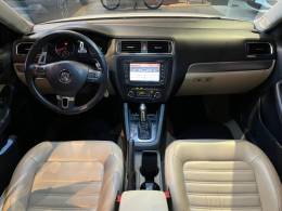 VOLKSWAGEN - JETTA - 2011/2012 - Branca - R$ 73.900,00